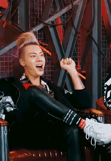 陈伟霆银色鸡冠头致青春,话说真的是有颜任性,网友:谢霆锋做的