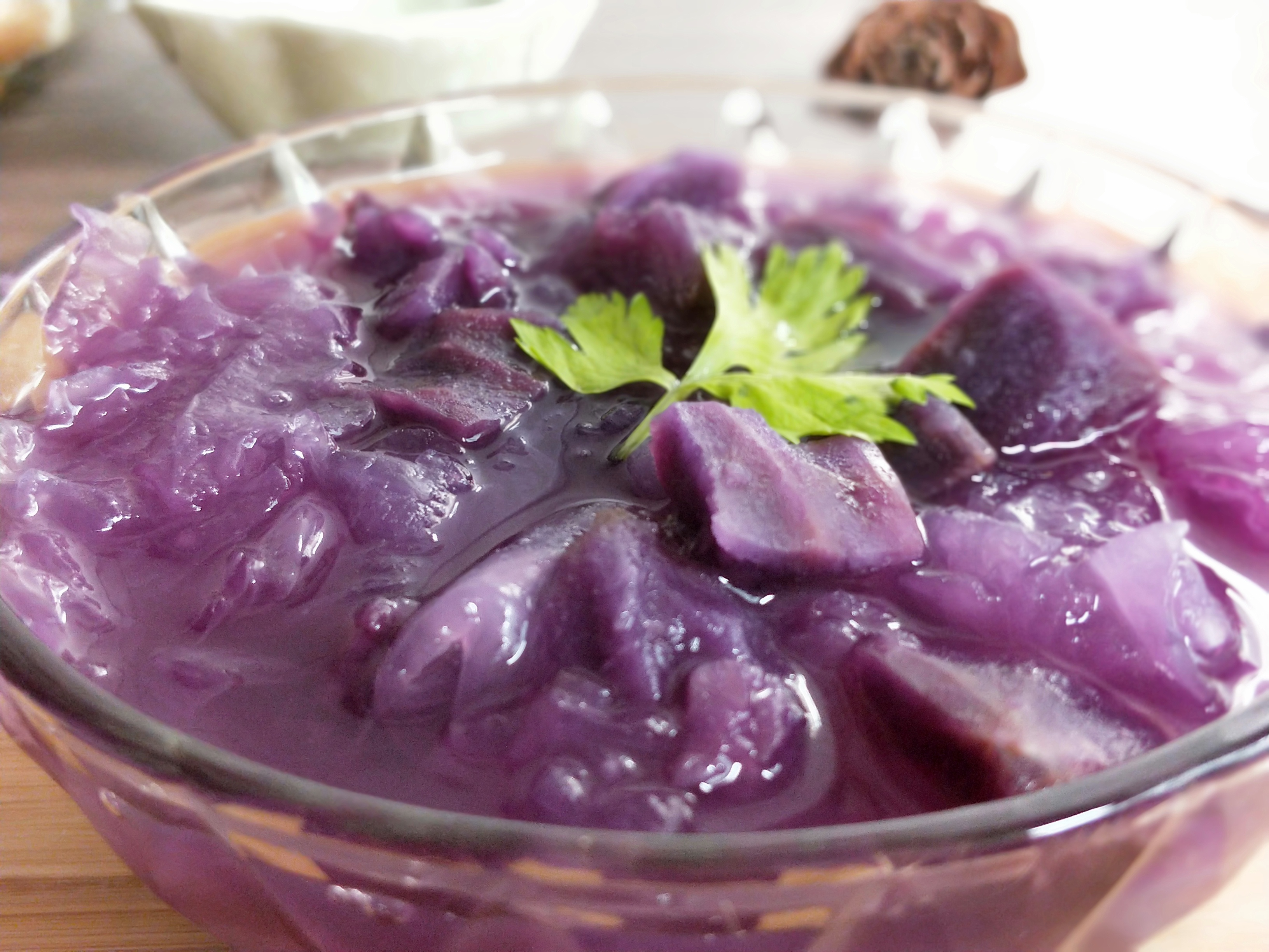 养颜又滋润的紫薯银耳羹,不仅颜色好看,美味又健康