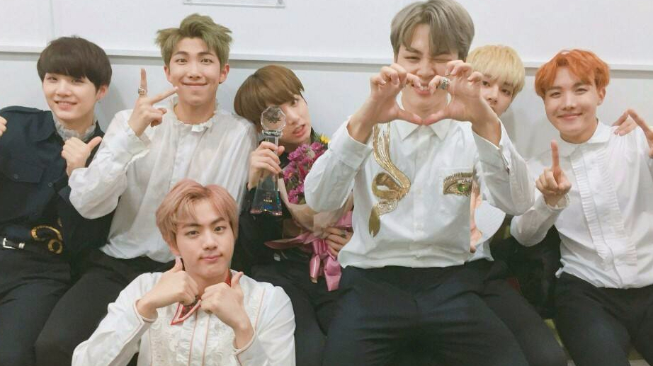 防弹少年团:鸡米无意中暴露了腹肌,事后要求工作人员不要拍