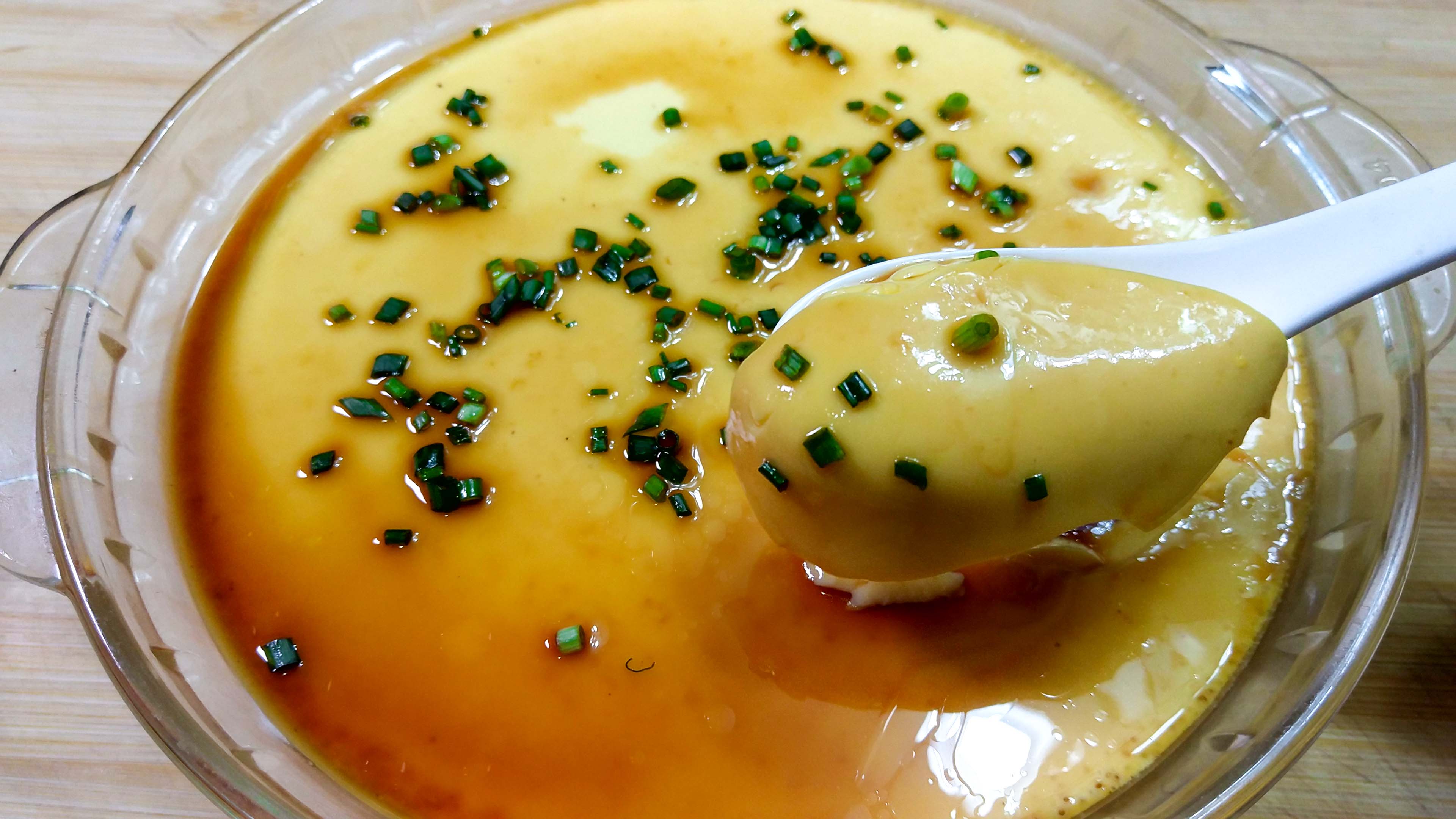 鸡蛋羹总是蒸不好?刘嫂教你一招,细腻嫩滑无小孔,入口即化!