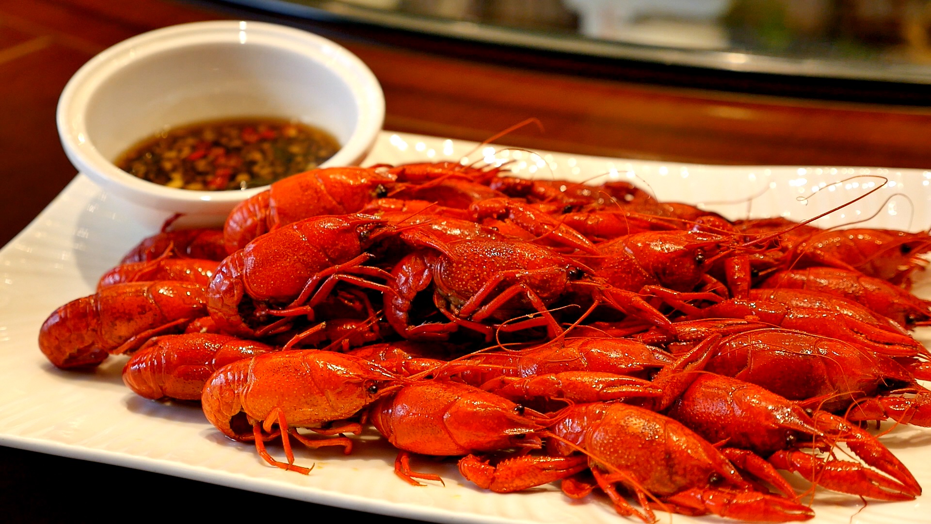 舌尖上的小龙虾(四):湖北大厨教你做酒香小龙虾,还送蘸汁配方