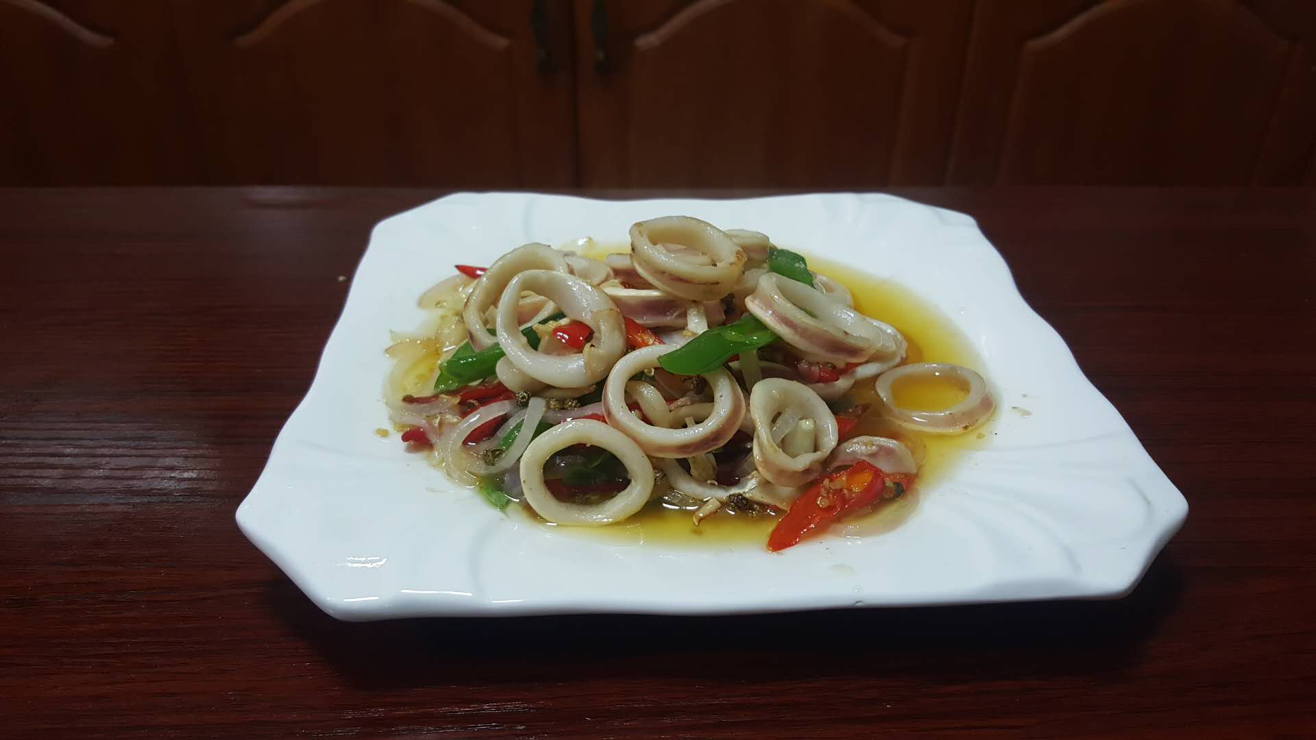 清香扑鼻的爆炒鱿鱼圈,家人的最爱