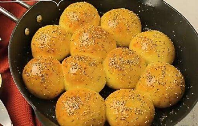 在家做面包没烤箱怎么办?用平底锅也能做,松软香甜太好吃了