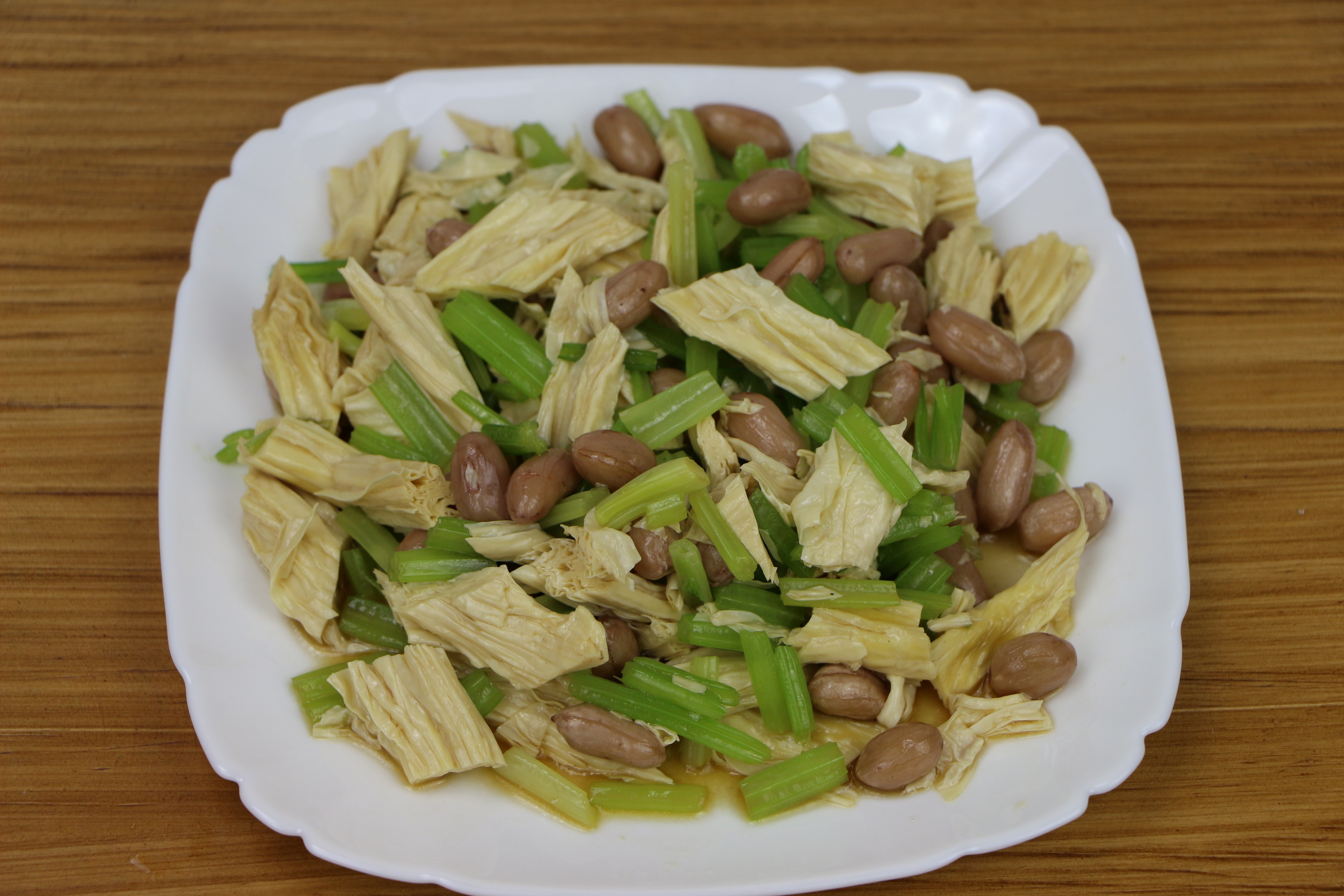 爱吃腐竹拌芹菜的一定要收藏,掌握其中两个小诀窍,越吃越上瘾