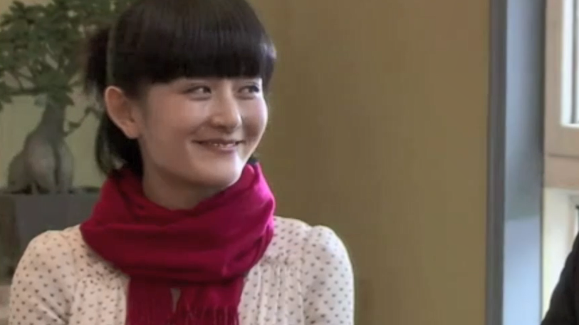 孩子登记结婚了,三叔拿着蛋糕来祝贺,众人尝过蛋糕后都面面相觑