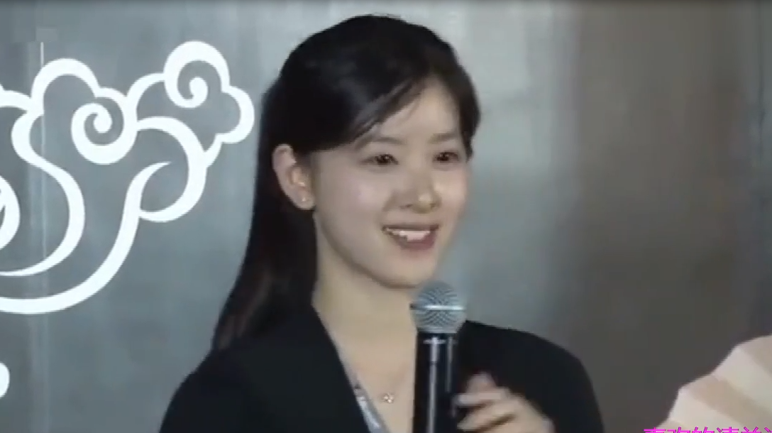 难怪能征服刘强东,奶茶妹妹这穿搭还真不是一般人能打扮的!