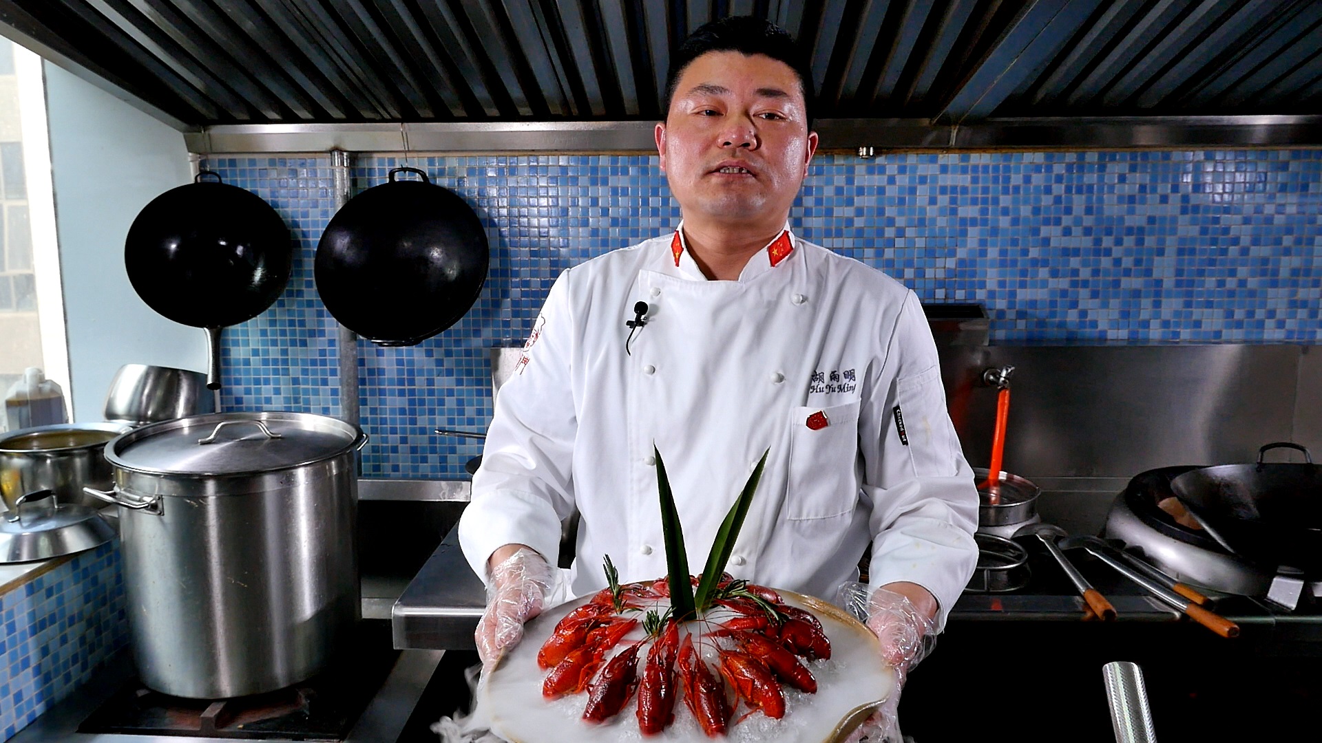 楚菜厨师长教你做糟香冰镇小龙虾,普通大虾做出大菜感,风味独特