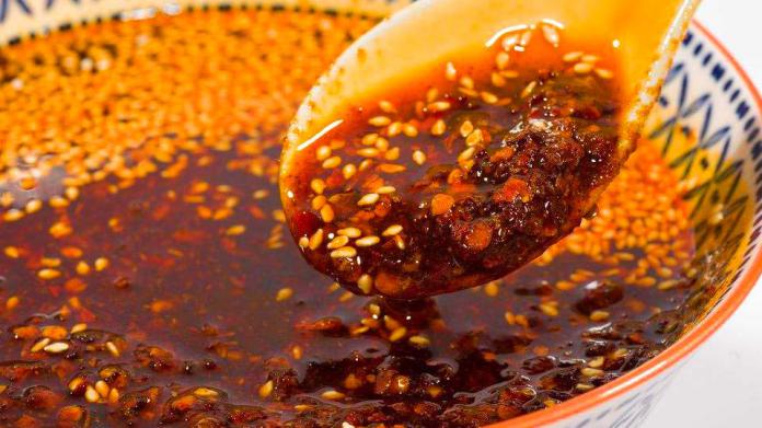 椒酱别再外面买了,教您自制香油辣椒酱,吃3个月都不会坏!