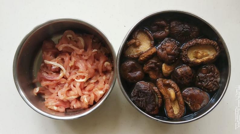 干净卫生的香菇炒肉,能增强免疫力,2分钟一看就会,特别美味