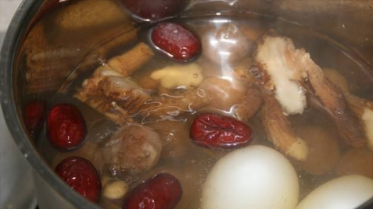 女人经期离不开1种食物,补血活血、调经止痛,别再喝红糖姜水了