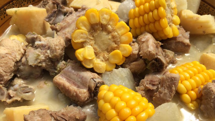 大厨教你玉米排骨汤的家常做法,2分钟保证教会你,上桌就被抢光