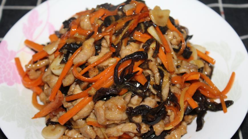 鱼香肉丝最简单的做法,半个胡萝卜,一点木耳,营养又美味!