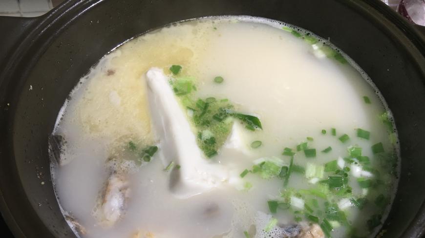 鲫鱼汤又香又浓的做法,营养丰富,做法超简单!