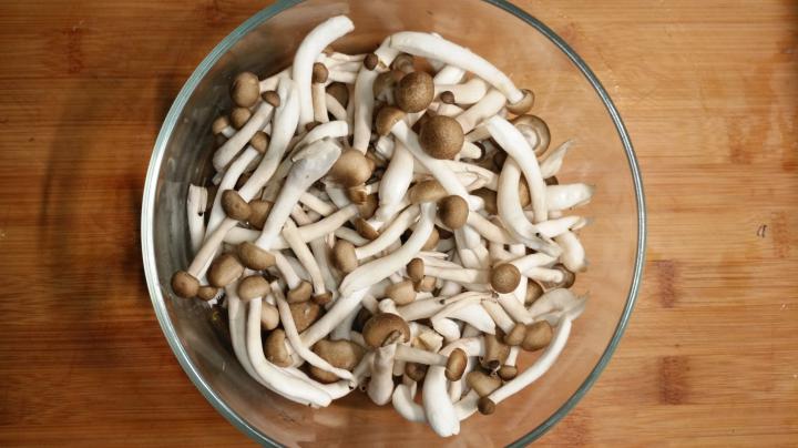 蟹味菇怎么做才好吃?试试这样做,味道鲜美,做法简单