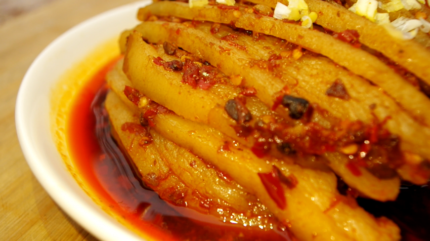 二斤五花肉,一瓶老干妈一瓶香辣酱,农村小哥做出最美味的麻辣肉