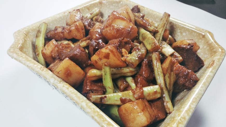 这样做肉炖土豆芸豆,保准你吃一大碗!