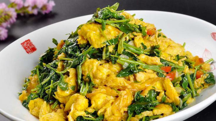 香椿炒鸡蛋，春天的美味，大厨教你正确制作方法，错过还得等一年