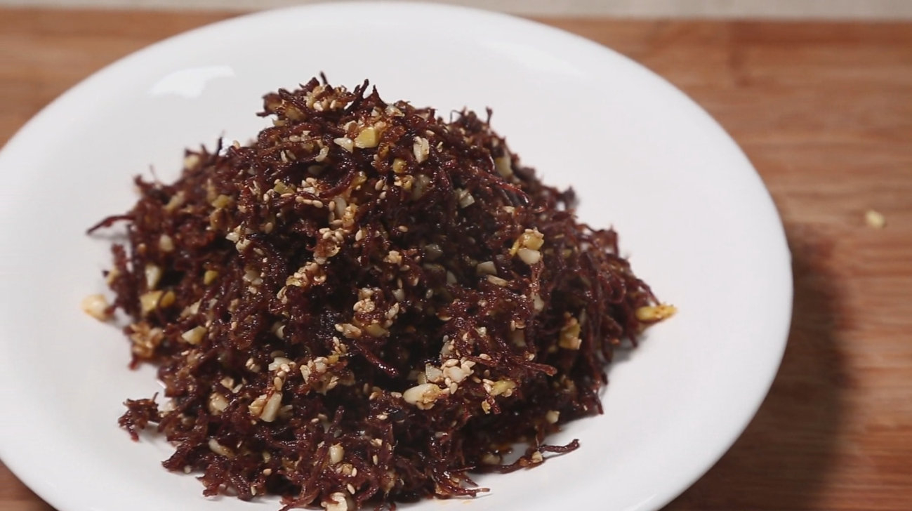 灯影牛肉可是招待客人必备的一道菜,饭店里都做不出来这种味道