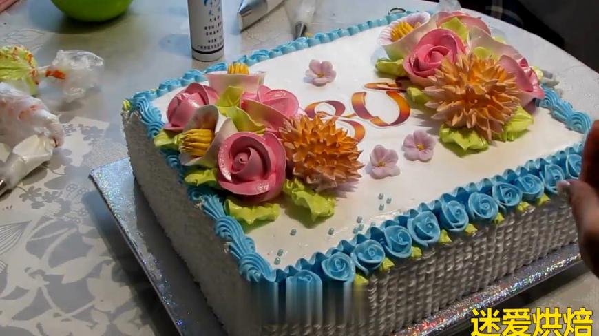 奶油生日蛋糕制作视频,方形大蛋糕玫瑰百合