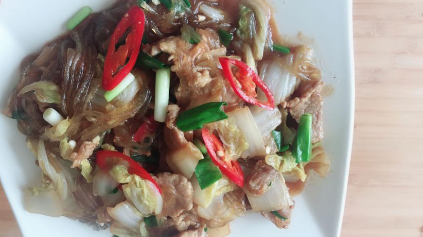白菜猪肉炖粉条,这样的做法还是第一次见,看完我真的饿了
