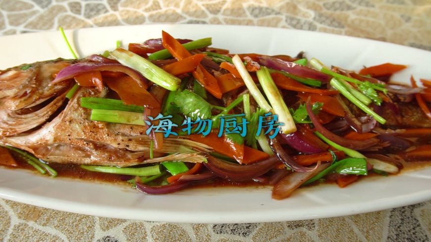 在家也能吃烤鱼,野生海鲈鱼酱烤完爆餐馆