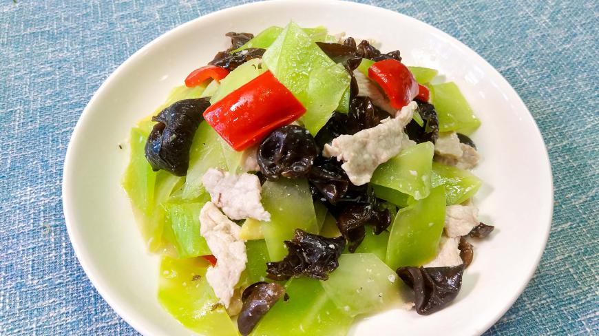 莴笋炒肉是先放肉还是先放莴笋?大厨来告诉你,看完你就懂了