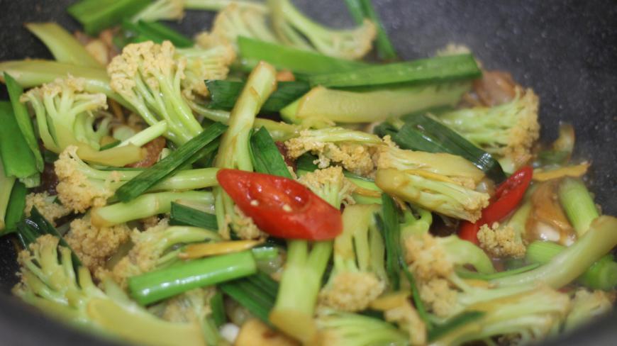 花菜最好吃的做法,快手菜,步骤清晰,一看就会,记得收藏