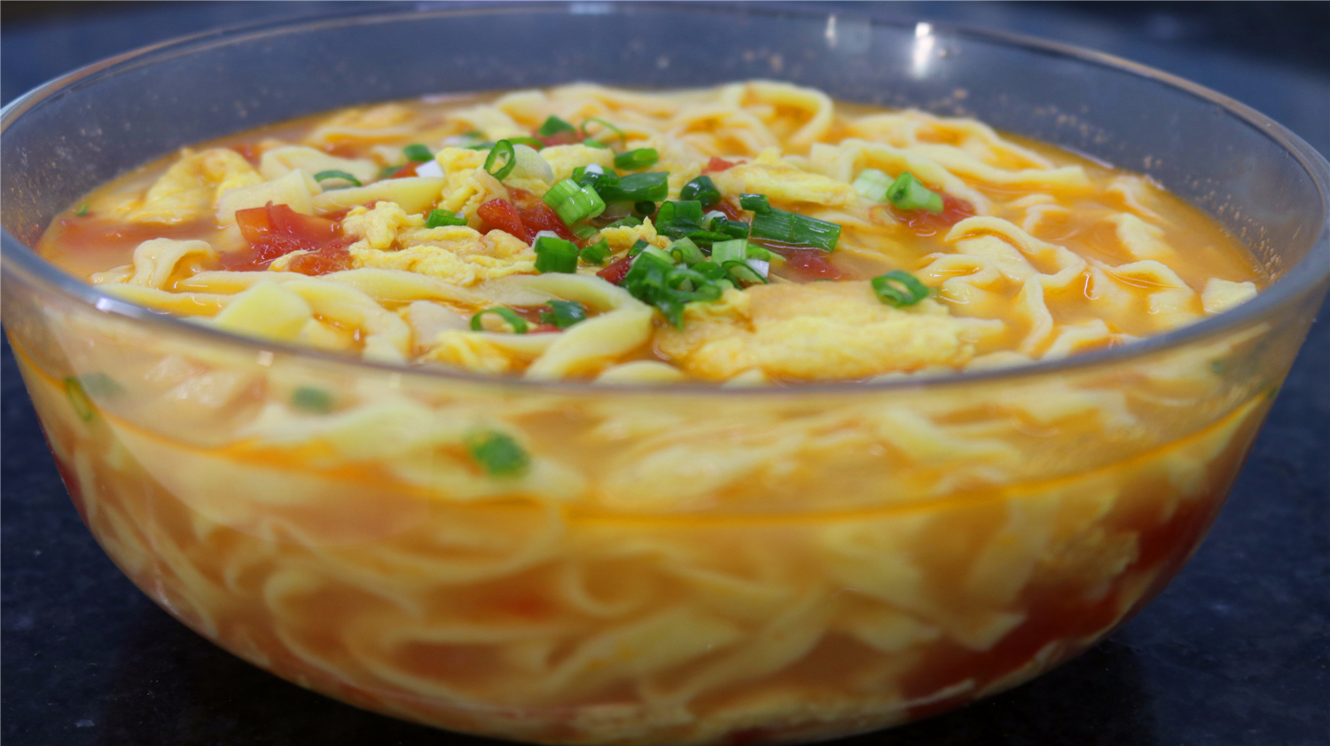 一碗面粉加2个鸡蛋,做出不一样的美食,天天吃都不会腻