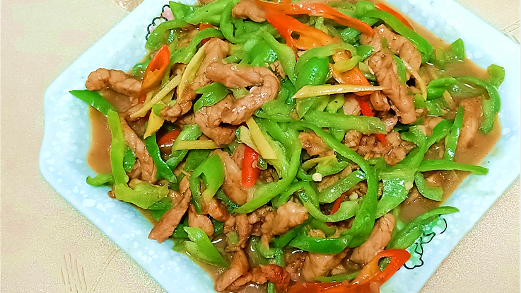 农村小伙三分钟教你做最好吃的辣椒炒肉丝,配米饭能吃三大碗!