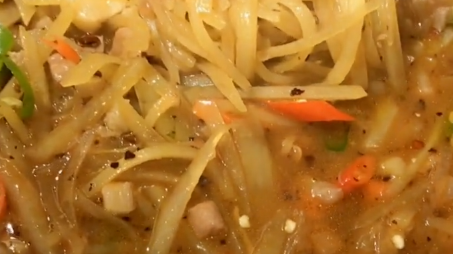 土豆辣椒酱这么做,全家都不够吃,还超级下饭呦
