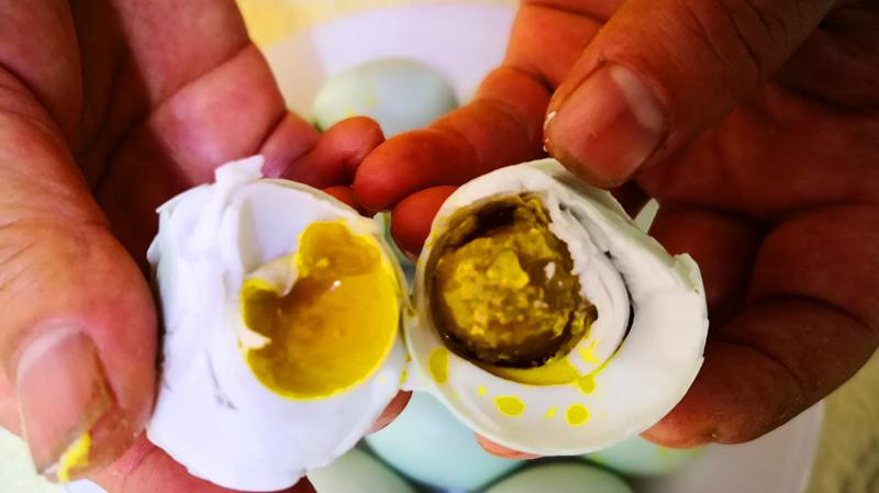 3分钟教会你快速腌咸鸭蛋,不用盐水泡,7天就能吃,个个流油