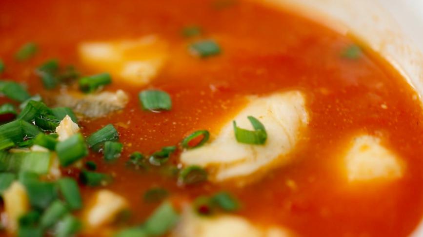 美味的番茄银鳕鱼汤,准备好食材给家人做一份营养又健康