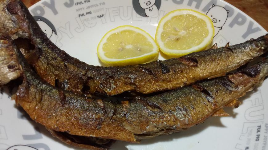 秋刀鱼不用烤都能做得这么美味,绝不比饭店的差,太好吃了