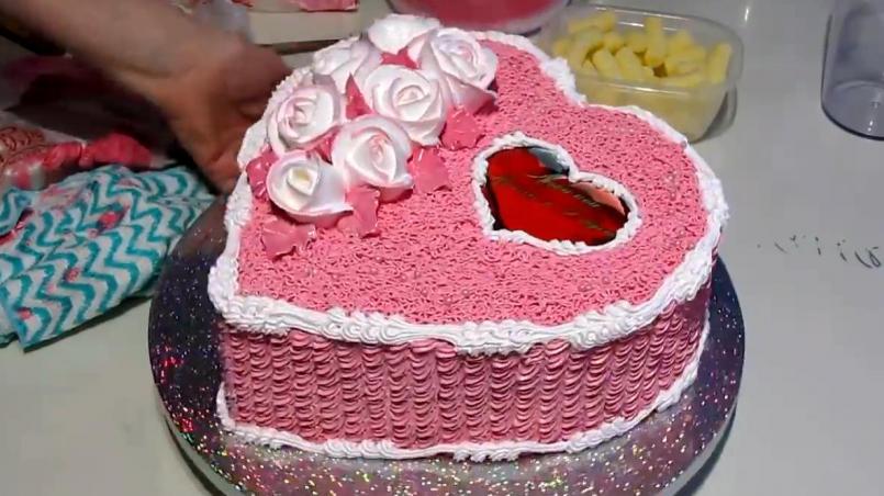 奶油生日蛋糕创作视频教程,心形蛋糕漂亮好吃