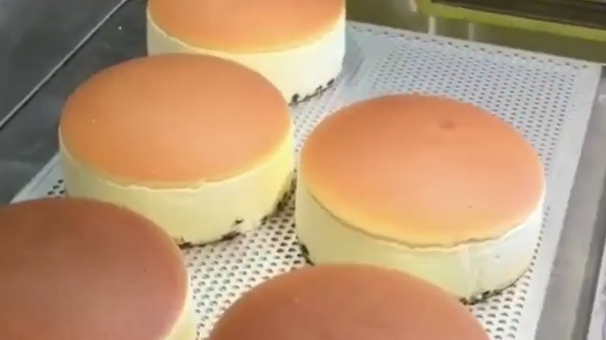 瑞克爷爷蛋糕做好了,看着好好吃啊