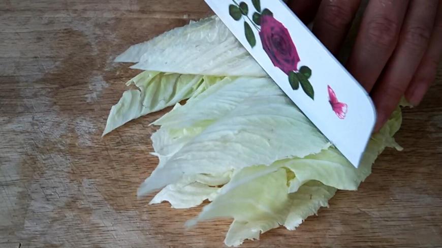 白菜接地气的吃法,不用炒不用煮,热油一淋,比大鱼大肉都香