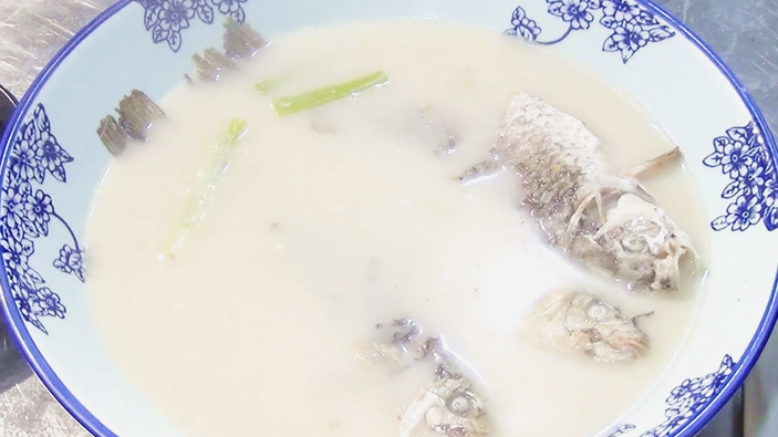 清炖鲫鱼的做法,鲫鱼汤怎么炖汤更浓白