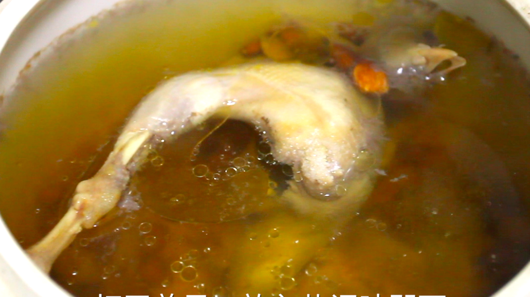 一分钟教你炖汤《无花果南杏北杏炖鹧鸪》简单易学