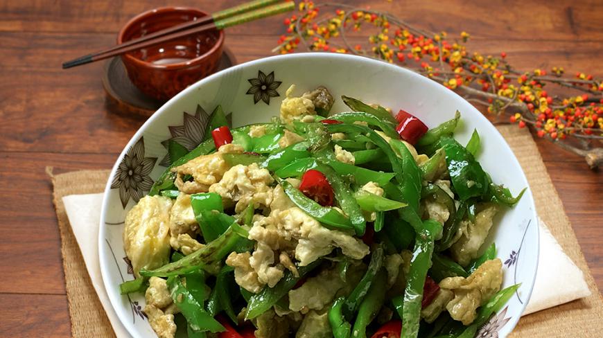 3个鸡蛋,4个青椒,5分钟做好一盘下饭菜,学会可以开饭店了