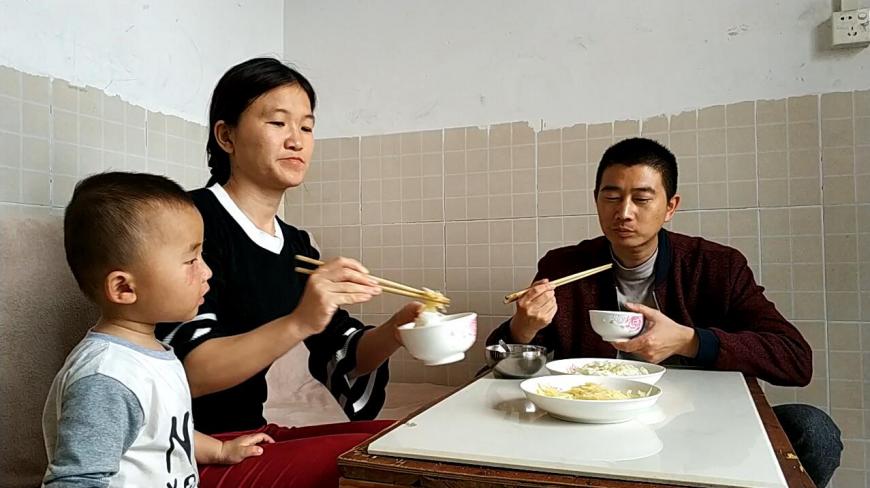 老公想改善生活,老婆给他做了“七菜一汤”,结局太逗了!
