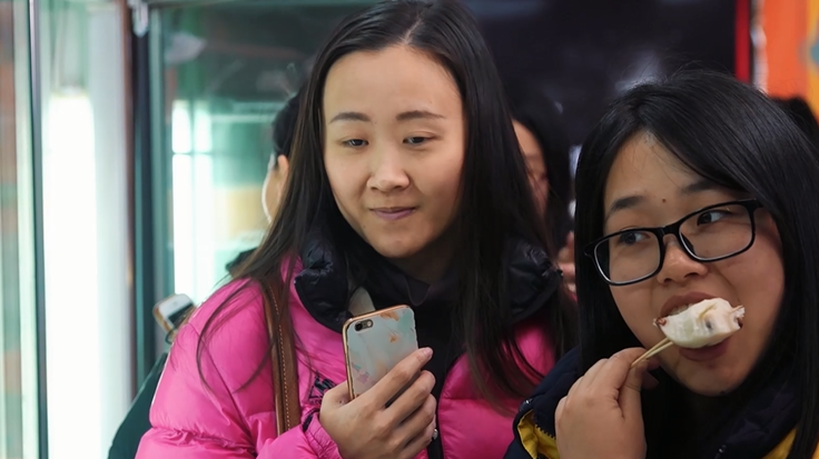 大叔做钵仔糕,生意好得不得了,全靠这一招!