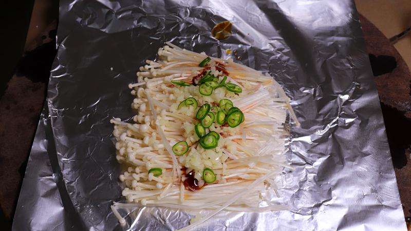 手把手教你做锡纸金针菇,成本不到3元,比烧烤店的还香