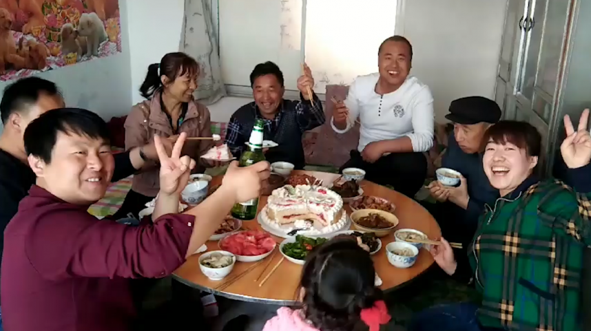 小涛给岳母过生日,还买个麻将蛋糕,这寓意你懂得