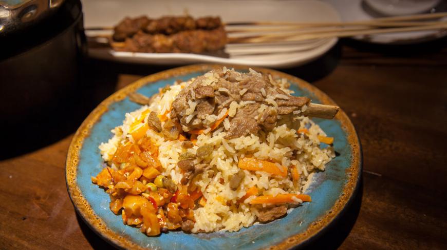 手把手教你做「新疆羊肉手抓饭」最后一步最关键,比饭店还好吃!