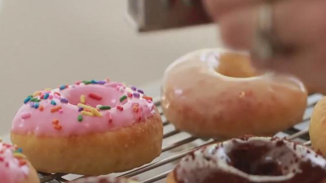 在家做美味的甜甜圈,香甜可口做法简单,不仅好吃还特别好看