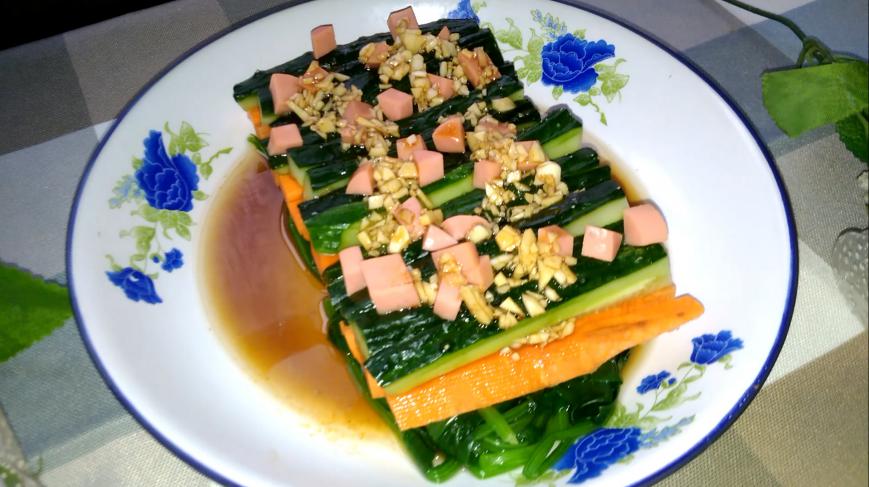 这种方法做凉拌菜，一次一大盘都不够吃，关键凉拌汁调的好