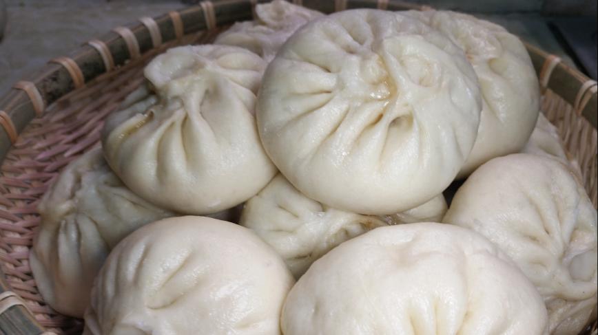 教你制作猪肉大葱包子,馅香汁浓,老公一气吃了四个