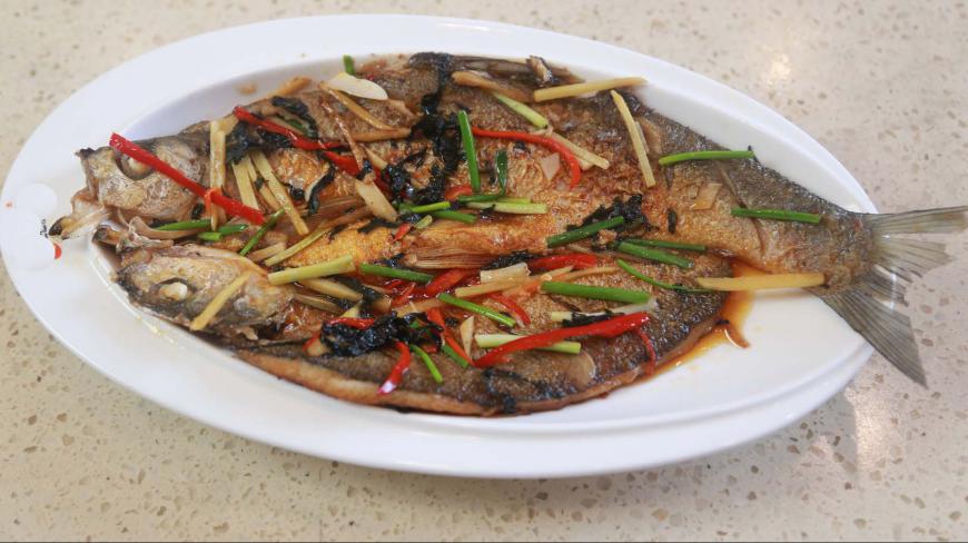 厨师教你香煎刁子鱼,做法简单,营养丰富,值得学一学