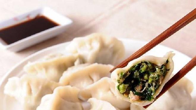 在家包猪肉韭菜饺子,这样调出的馅,包出的饺子不出水还又鲜又香