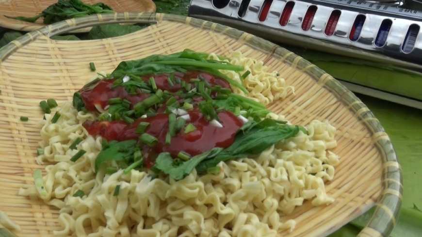 吃方便面需要调料包吗?名厨加了一样东西 泡出的方便面又弹又香